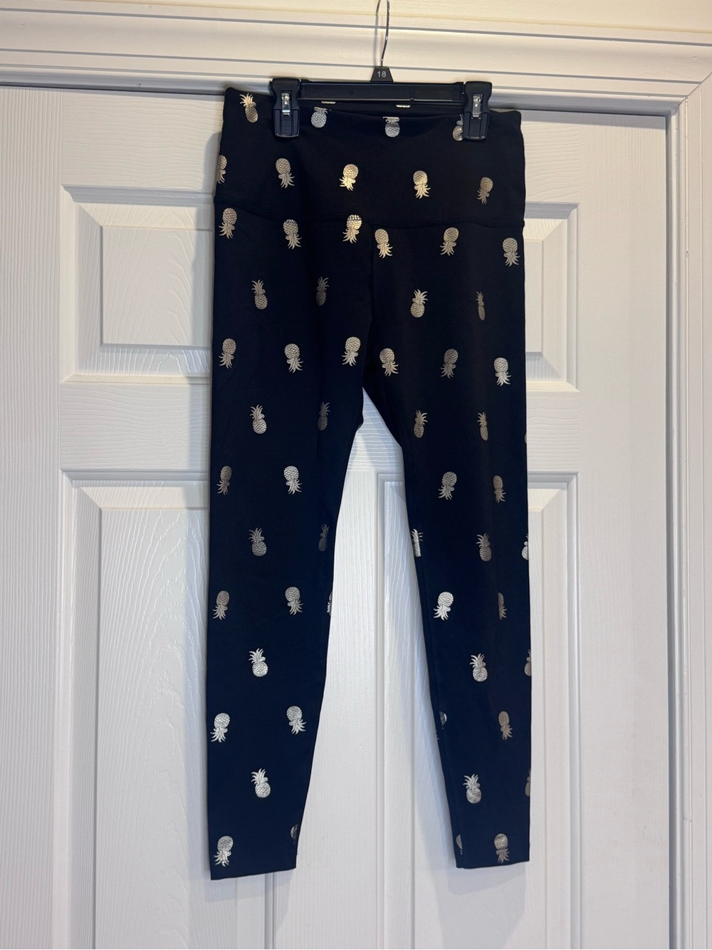 Beyond Yoga Black & Gold Foil Pineapple High Waisted Midi Leggings Medium Md